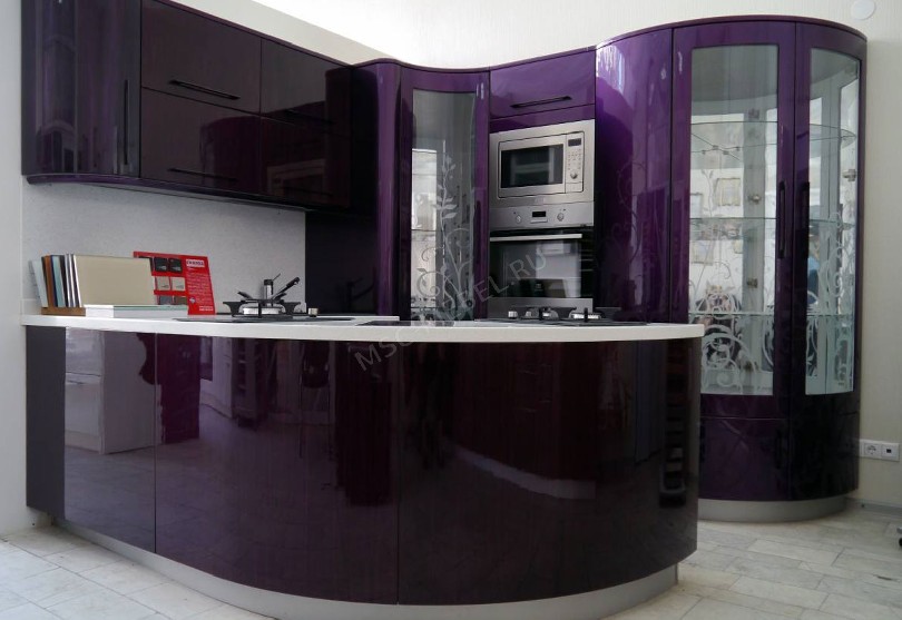 Фото Угловая кухня Эмфа фиолетового цвета